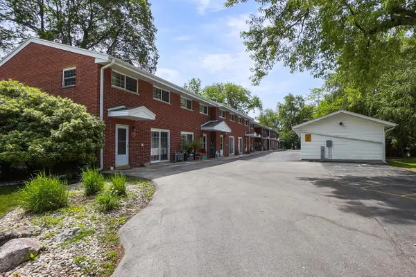 449 W Wisconsin AVENUE #9, Oconomowoc, WI 53066