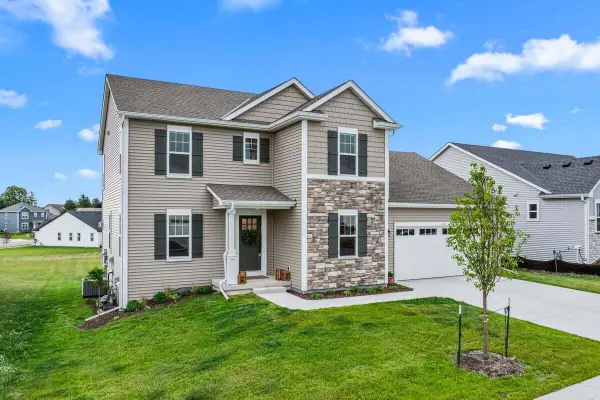 192 Sapphire LANE, Saukville, WI 53080