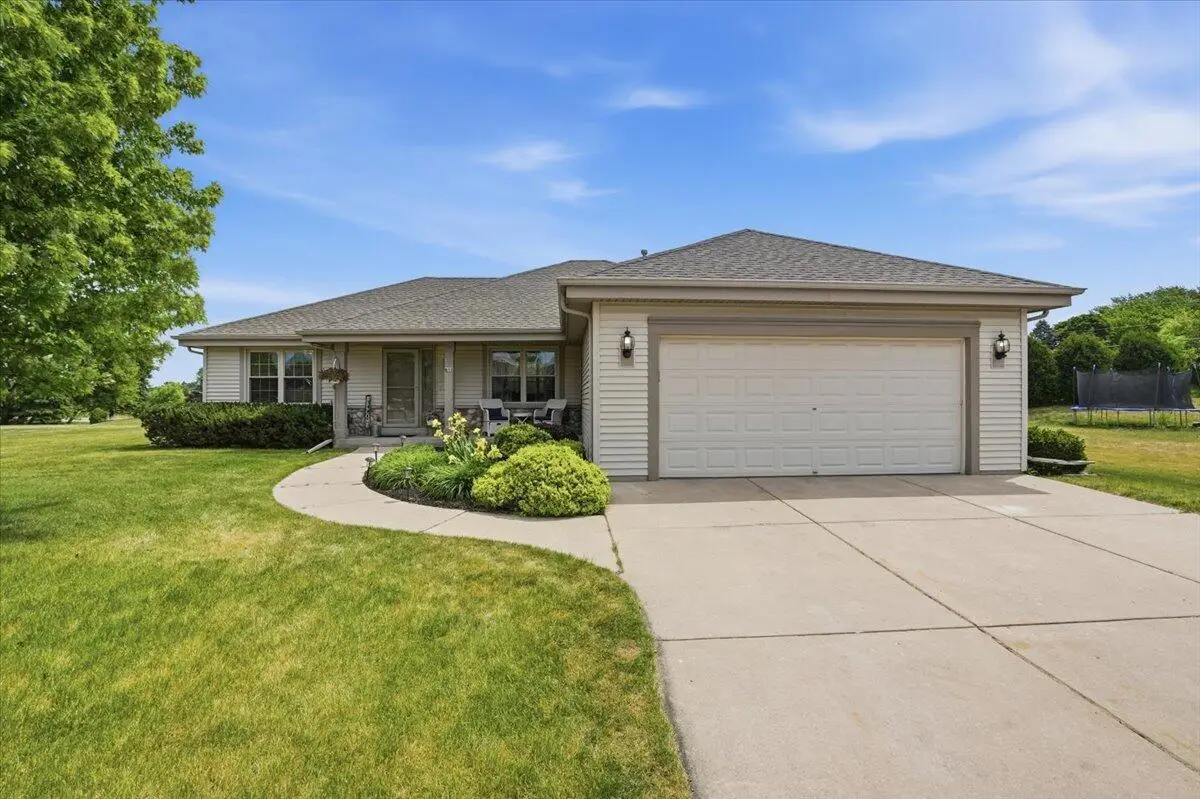 611 Woodland CIRCLE, Waterford, WI 53185 - #1