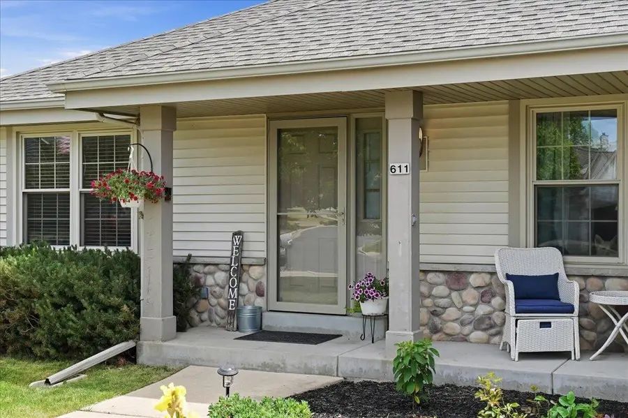 611 Woodland CIRCLE, Waterford, WI 53185 - #2