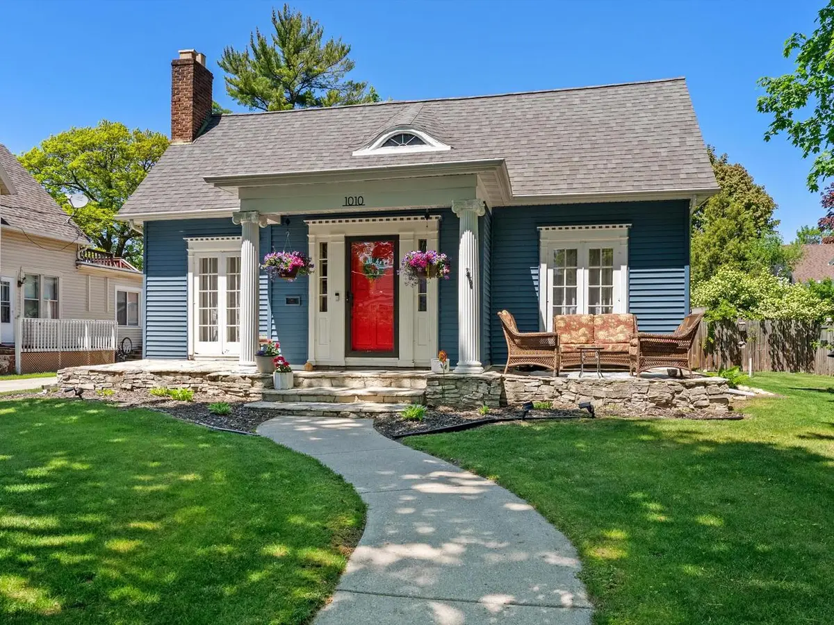 1010 St. Clair STREET, Manitowoc, WI 54220 - #1
