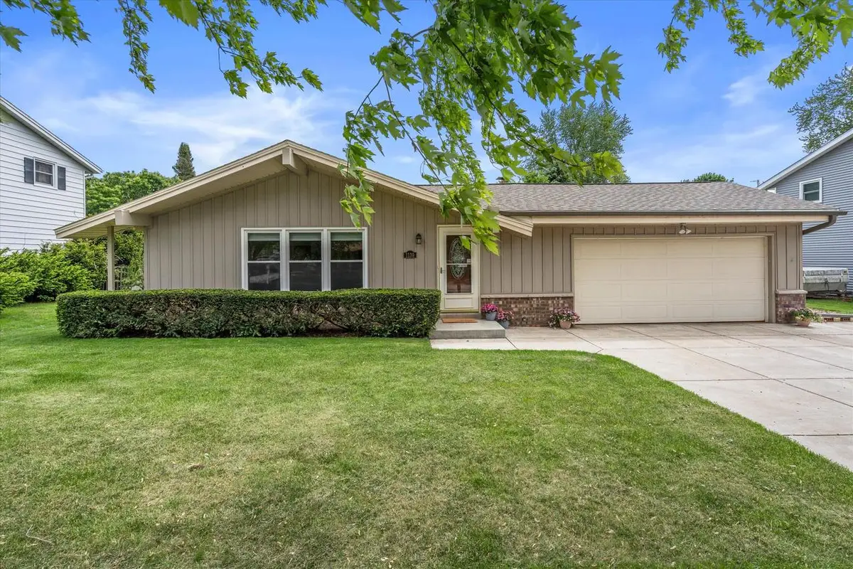 1139 Dogwood LANE, Waukesha, WI 53189 - #1
