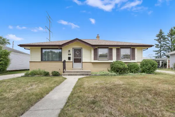 7254 W Cody CIRCLE, Milwaukee, WI 53223