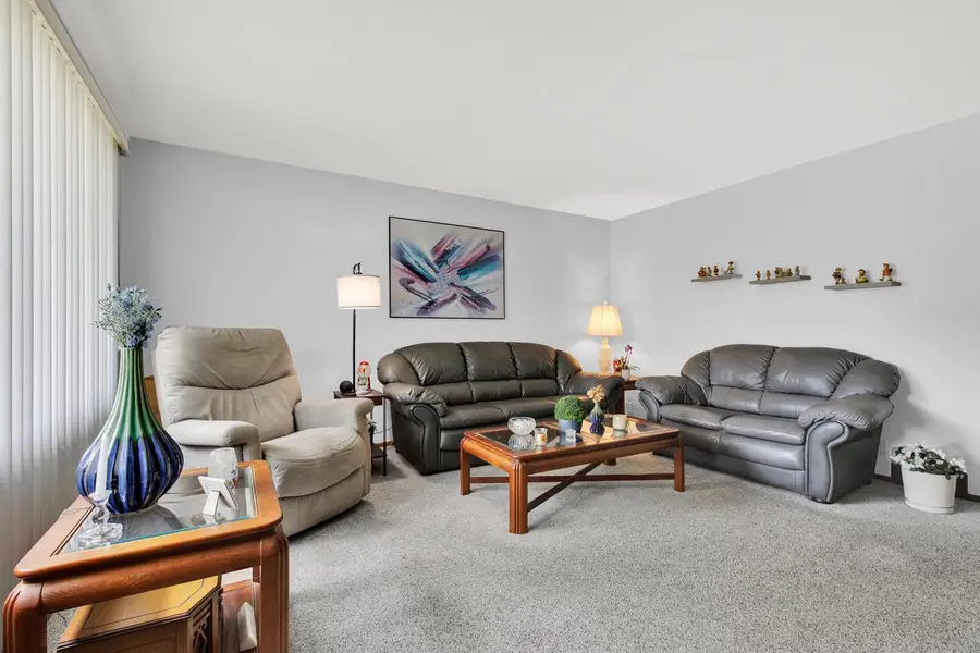 7254 W Cody CIRCLE, Milwaukee, WI 53223 - #3