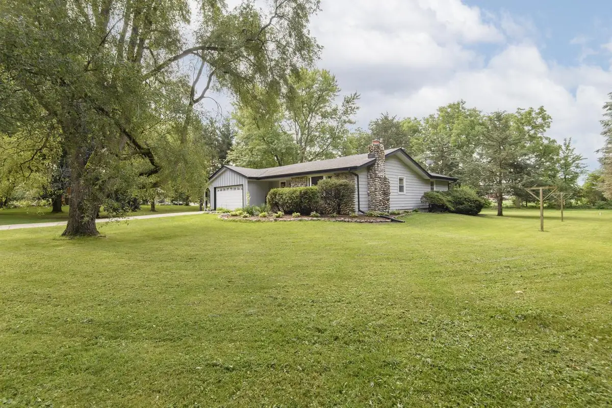 W229 Golden Lake Park CIRCLE, Oconomowoc, WI 53066 - #1