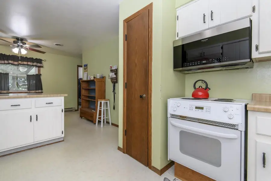 W229 Golden Lake Park CIRCLE, Oconomowoc, WI 53066 - #3