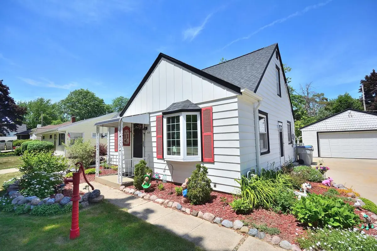 4130 W Portage STREET, Milwaukee, WI 53209 - #1
