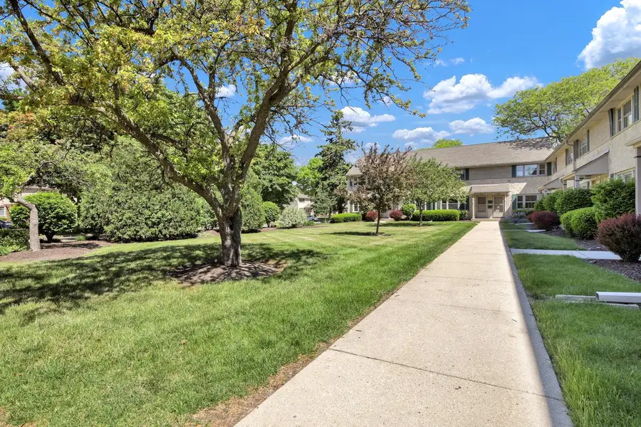 4910 N Shoreland AVENUE, Whitefish Bay, WI 53217 - #3