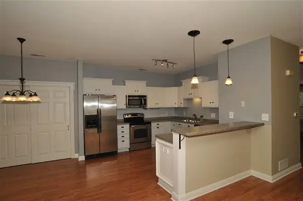2270 W Vista Bella DRIVE #102, Oak Creek, WI 53154