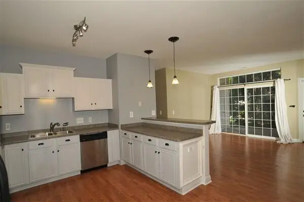 2270 W Vista Bella DRIVE #102, Oak Creek, WI 53154 - #2