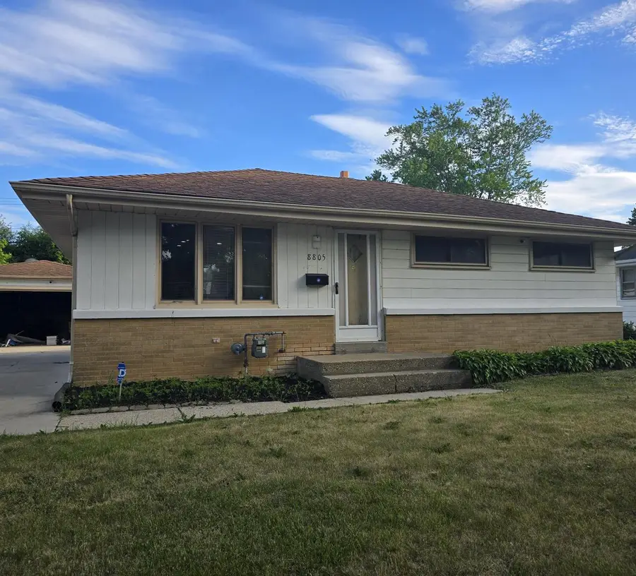 8805 W Bender AVENUE, Milwaukee, WI 53225 - #2