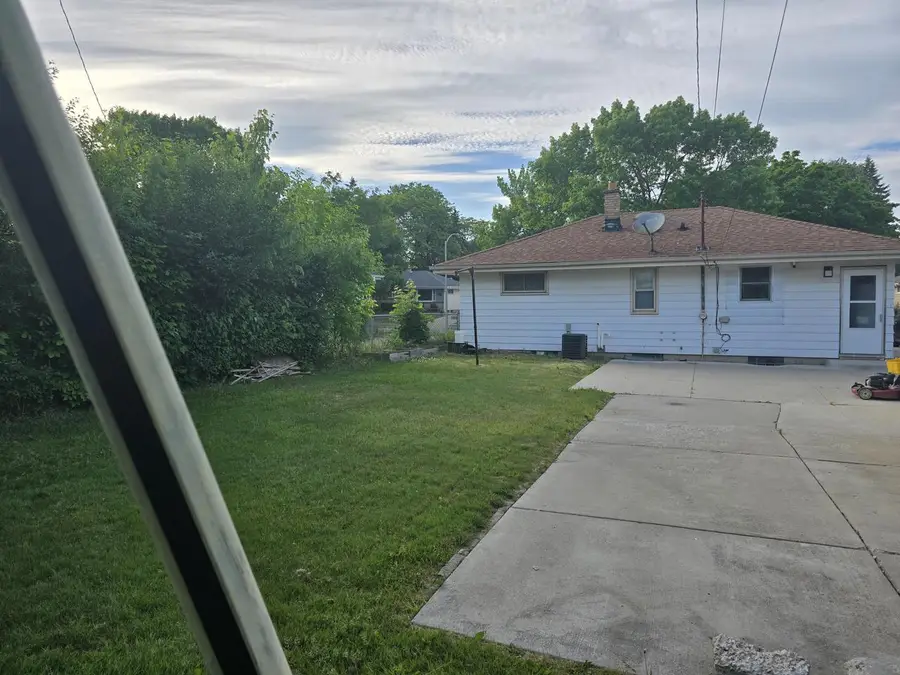 8805 W Bender AVENUE, Milwaukee, WI 53225 - #3