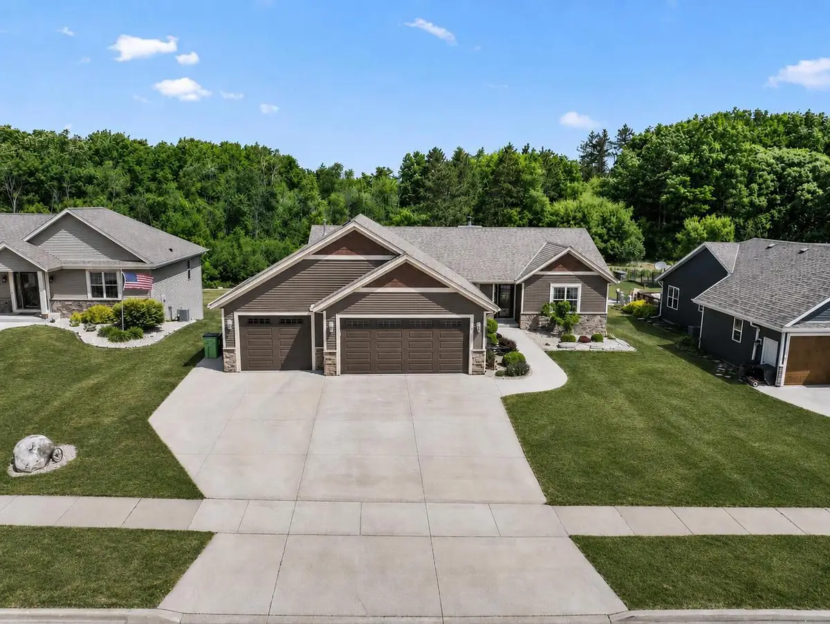 220 Silver Fox DRIVE N, Kewaskum, WI 53040 - #1