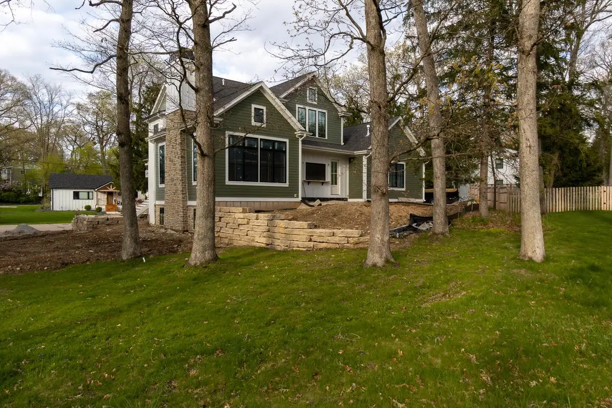 327 Church DRIVE, Fontana, WI 53125 - #1