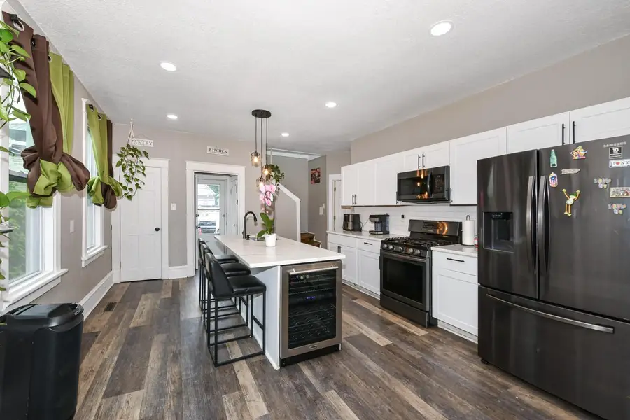 3069 S 9th PLACE, Milwaukee, WI 53215 - #2