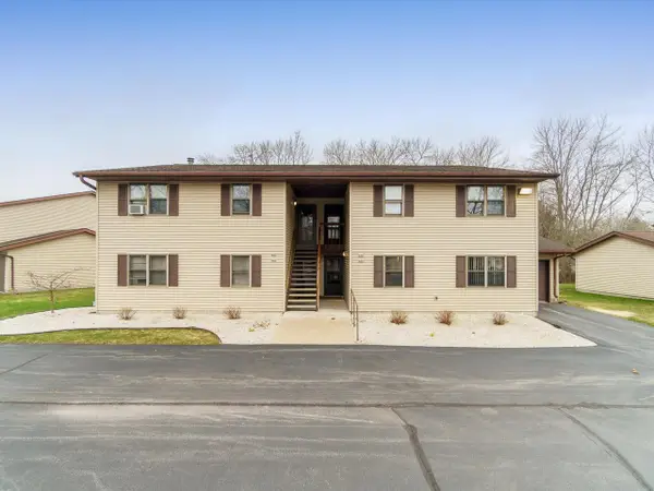 910 E Cedar AVENUE #403, Manitowoc, WI 54220