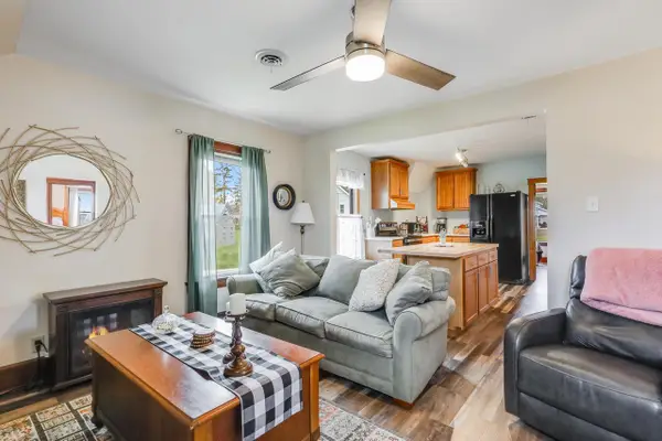 211 E Main STREET, Mishicot, WI 54228