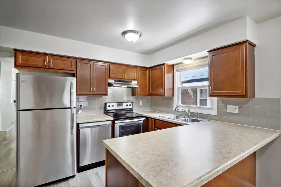 6437 Powell PLACE #6439, Wauwatosa, WI 53213 - #2
