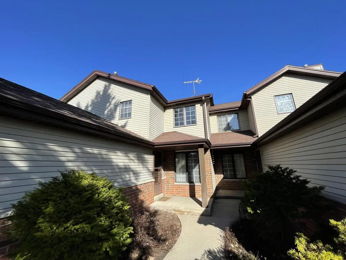 8105 S Legend DRIVE #D, Franklin, WI 53132 - #1