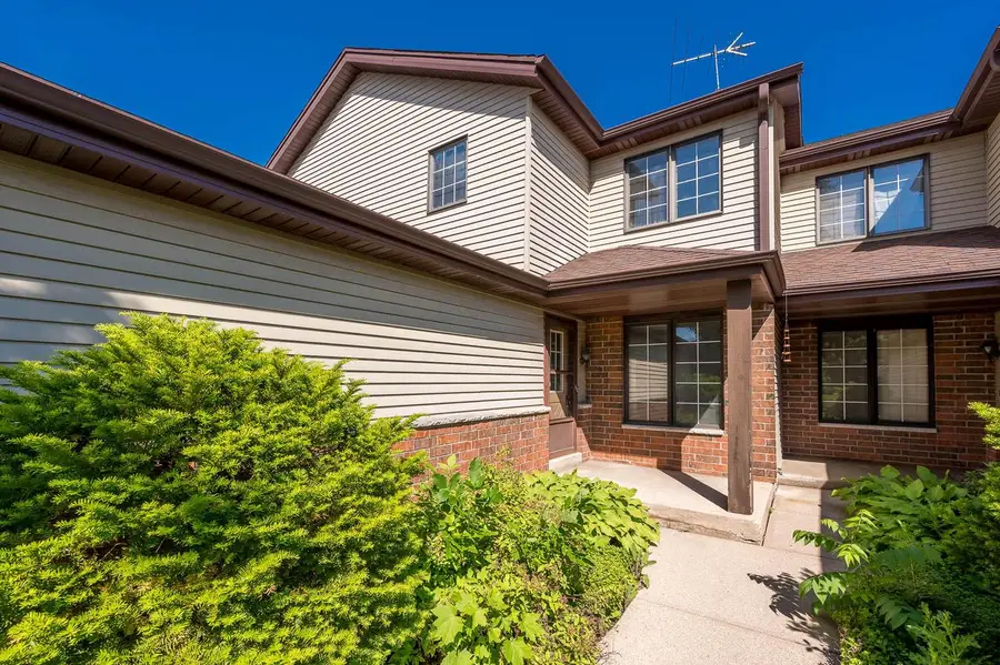 8105 S Legend DRIVE #D, Franklin, WI 53132 - #3