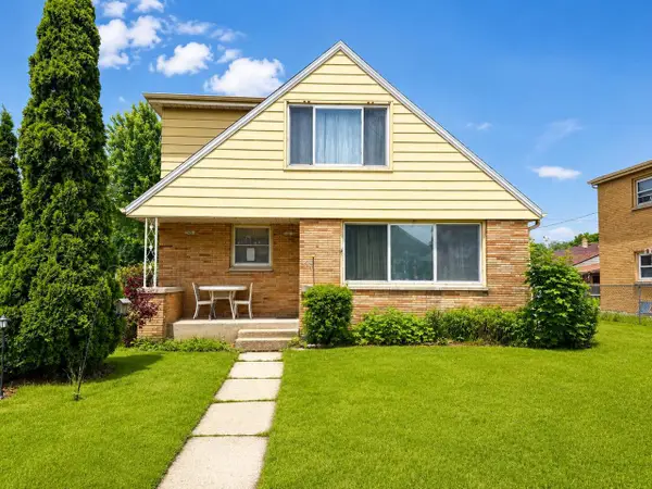 2401 W Tripoli AVENUE, Milwaukee, WI 53221