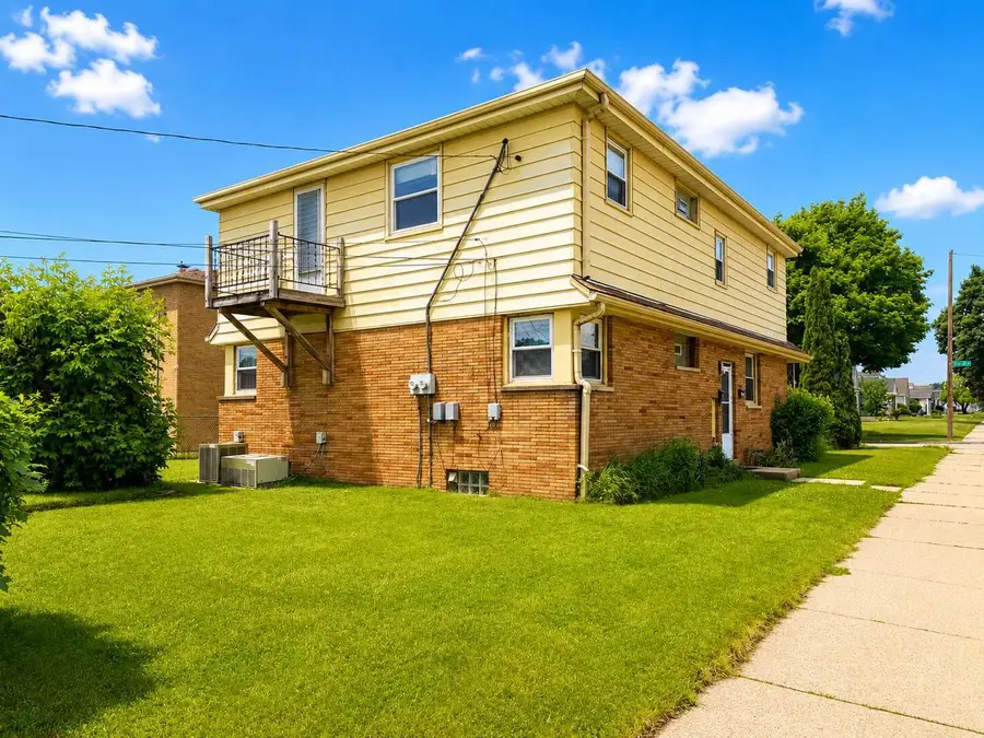 2401 W Tripoli AVENUE, Milwaukee, WI 53221 - #2