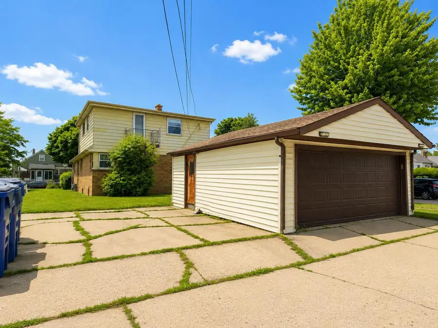 2401 W Tripoli AVENUE, Milwaukee, WI 53221 - #3