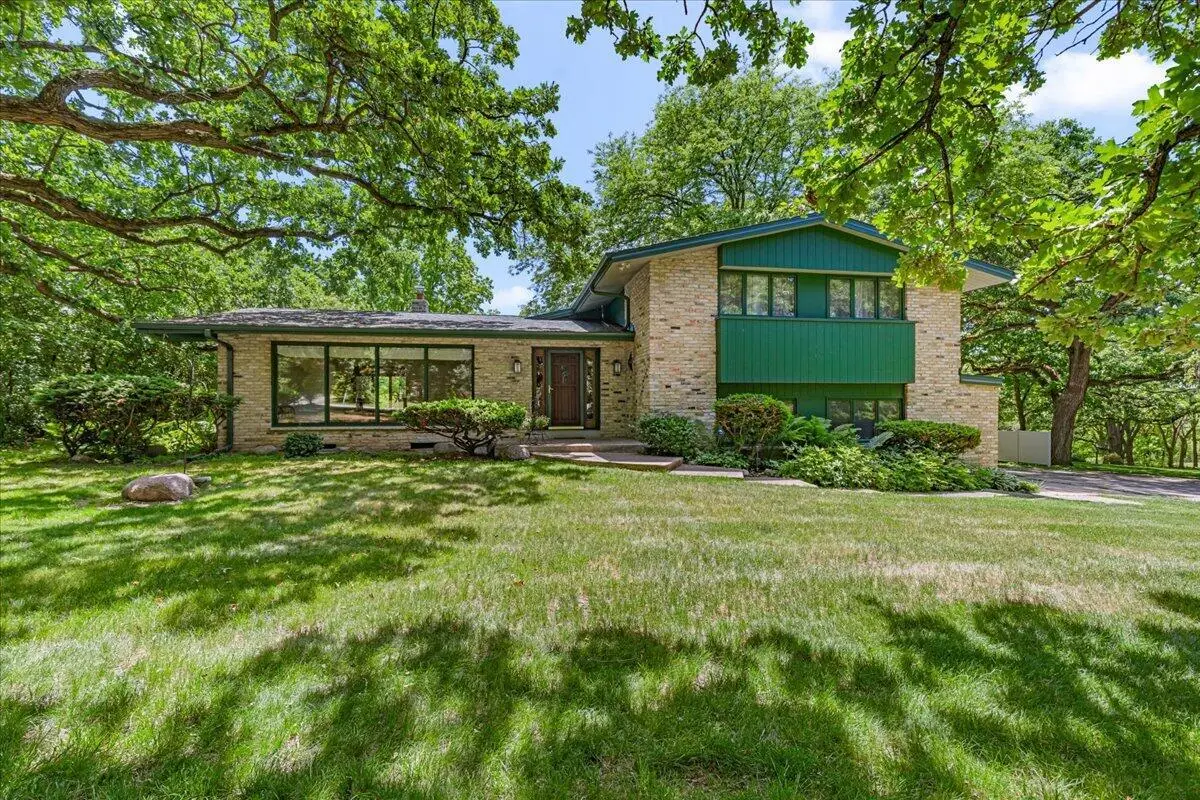 S23W26167 Canterbury LANE, Waukesha, WI 53188 - #1
