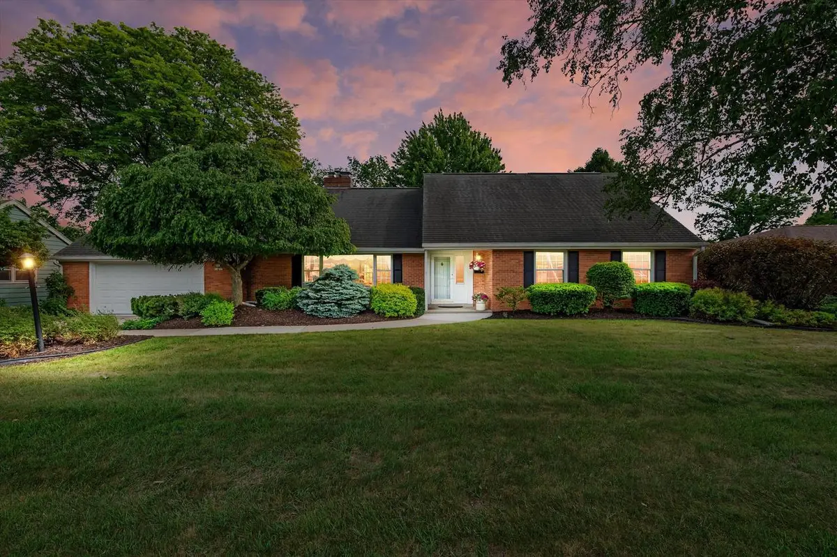 N87W15765 Belleview BOULEVARD, Menomonee Falls, WI 53051 - #1