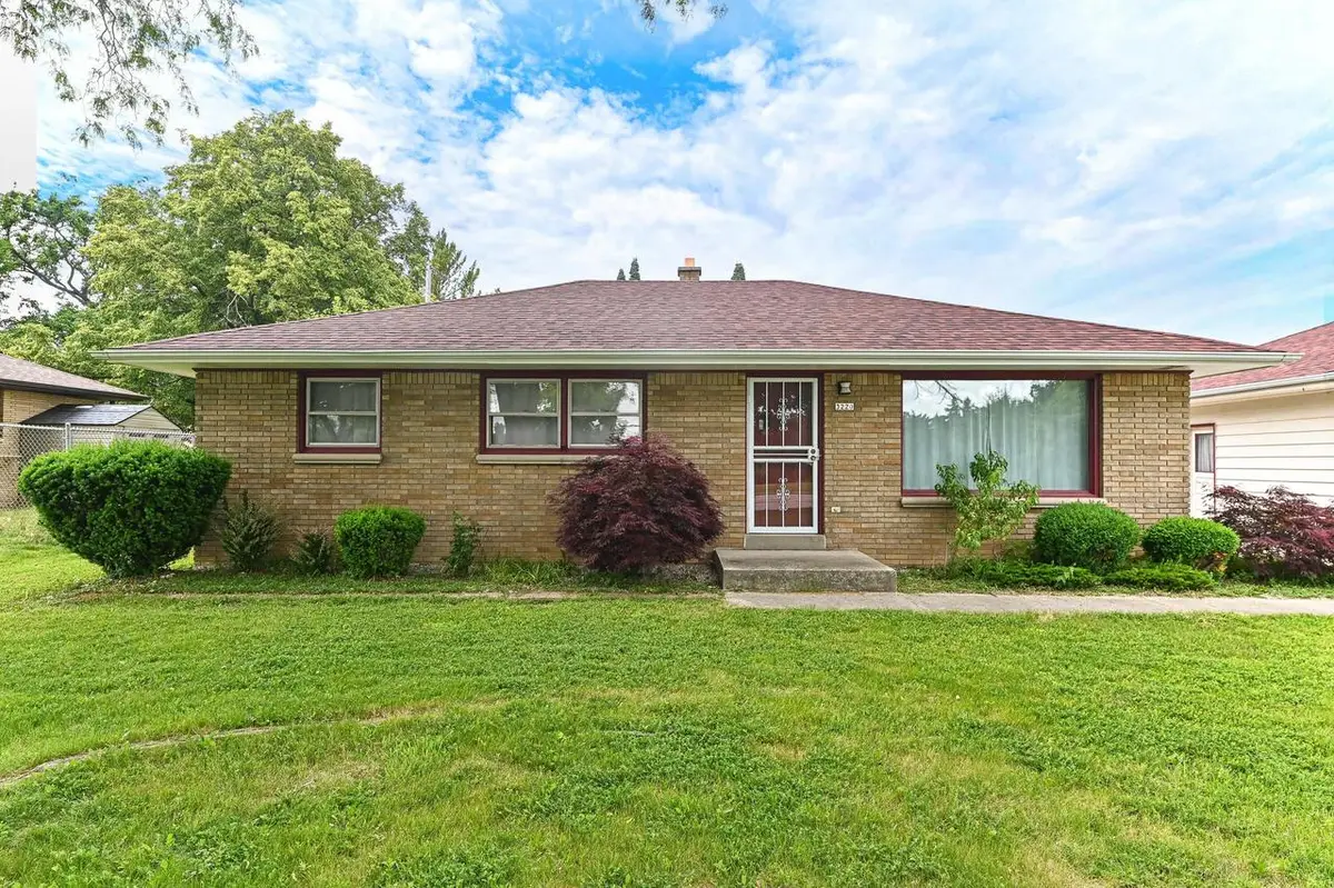 3220 W Howard AVENUE, Greenfield, WI 53221 - #1