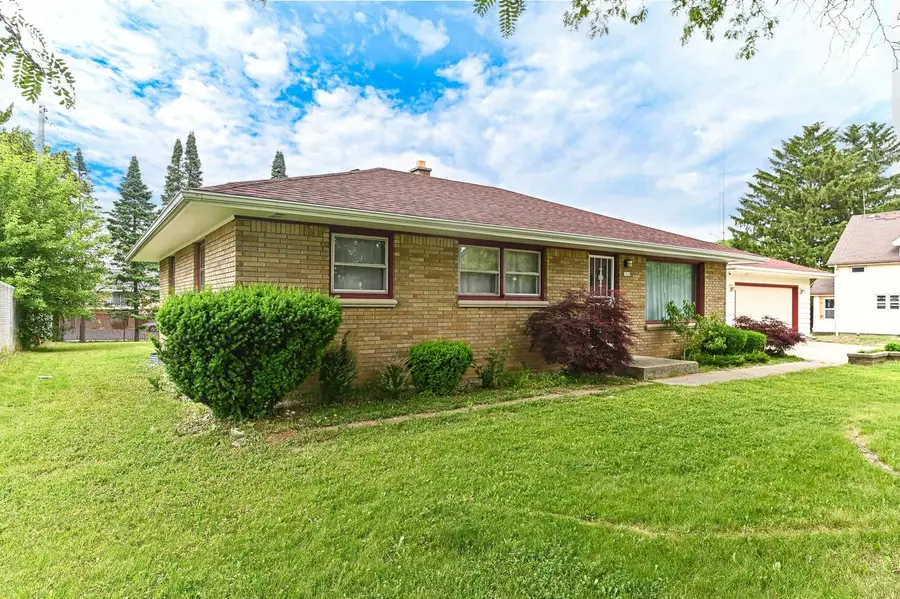 3220 W Howard AVENUE, Greenfield, WI 53221 - #3