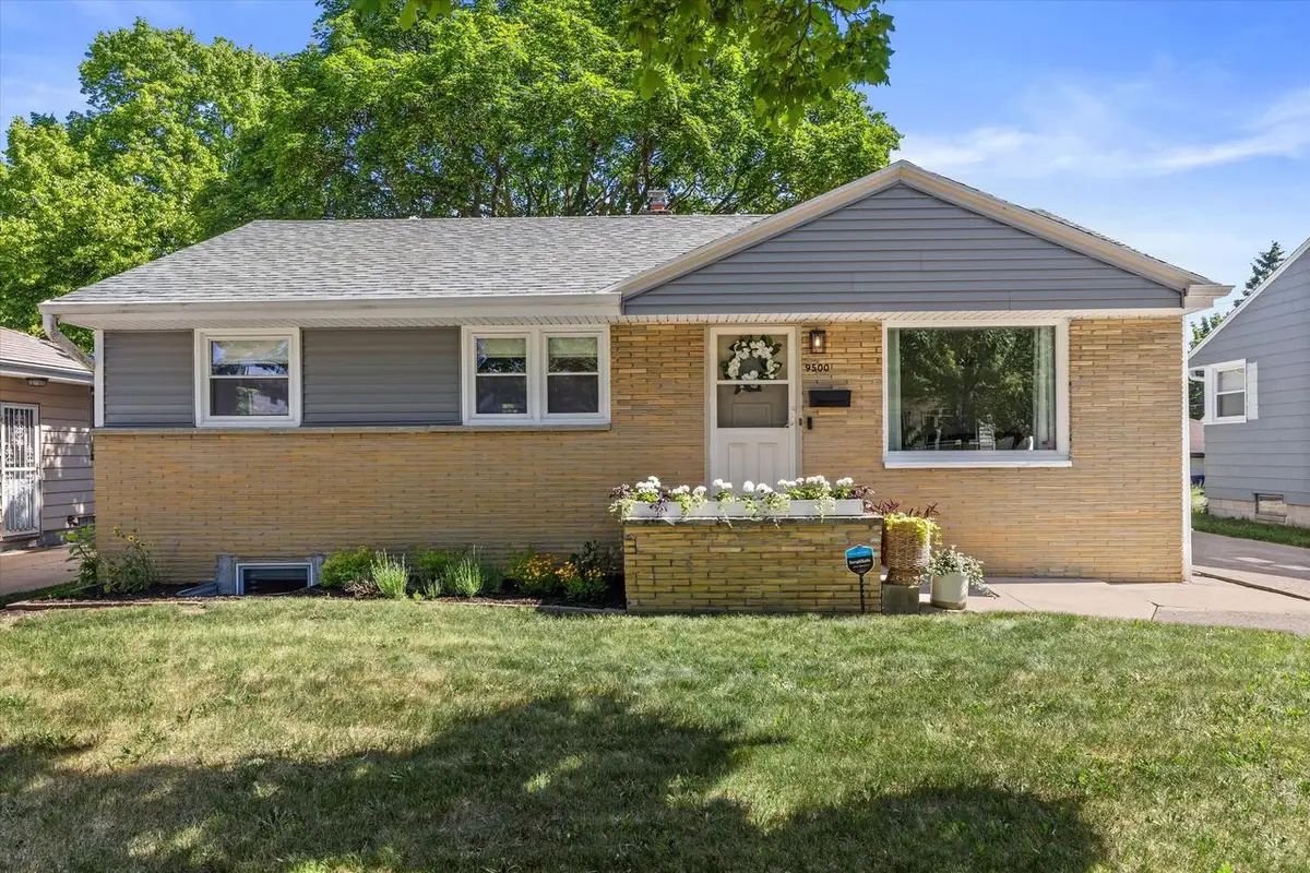 9500 W Elmore AVENUE, Milwaukee, WI 53222 - #1