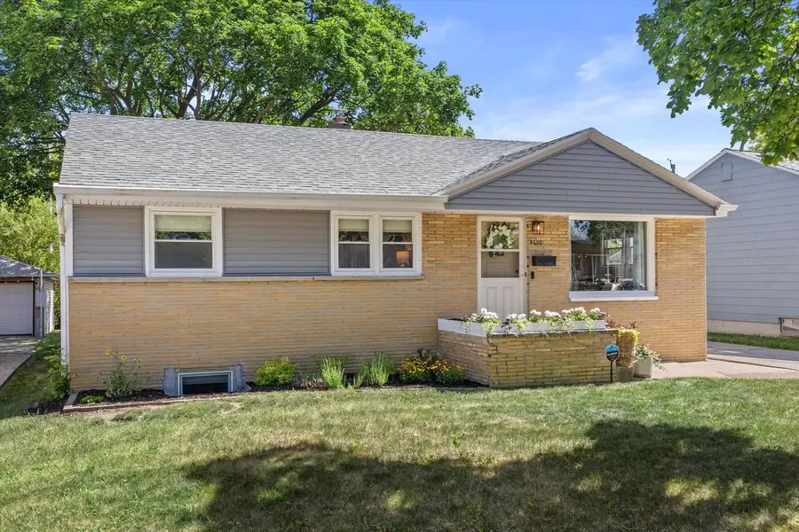9500 W Elmore AVENUE, Milwaukee, WI 53222 - #3