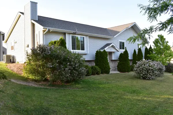 1524 E Monroe AVENUE, Hartford, WI 53027