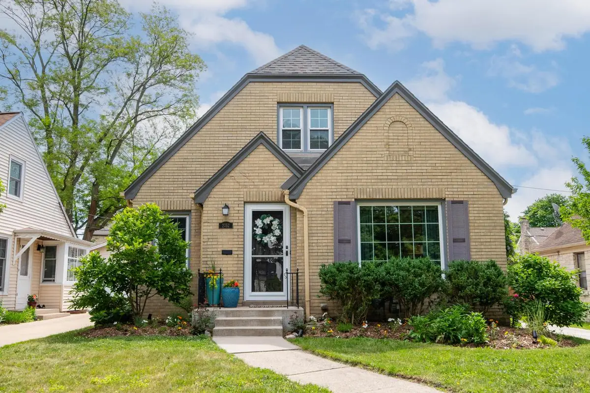 2752 N 69th STREET, Milwaukee, WI 53210 - #1