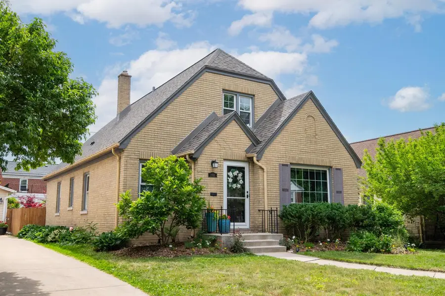 2752 N 69th STREET, Milwaukee, WI 53210 - #2