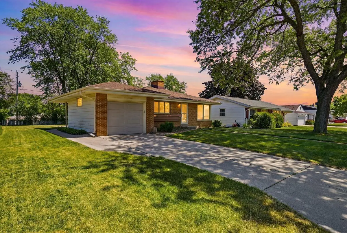 501 Nicholson AVENUE, South Milwaukee, WI 53172 - #1
