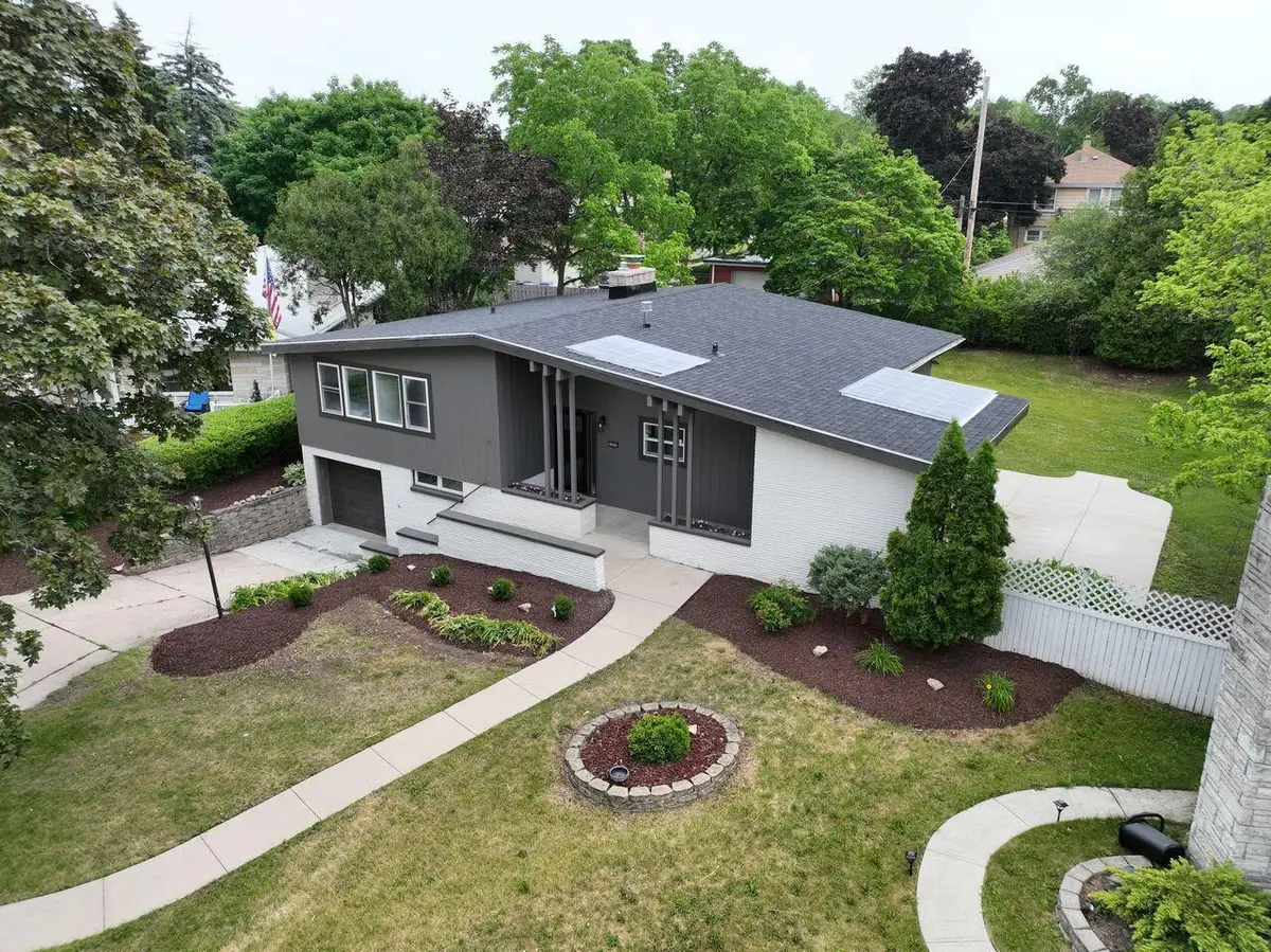 10063 W Grantosa DRIVE, Milwaukee, WI 53222 - #1