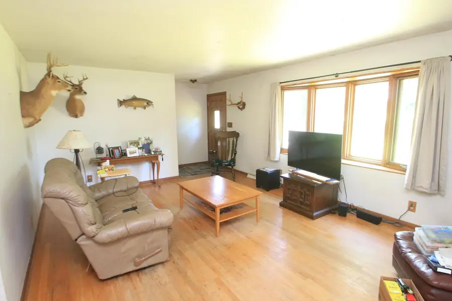N48W19068 Joetta DRIVE, Menomonee Falls, WI 53051 - #2