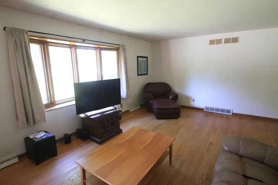 N48W19068 Joetta DRIVE, Menomonee Falls, WI 53051 - #3
