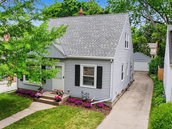 4762 N Elkhart AVENUE, Whitefish Bay, WI 53211