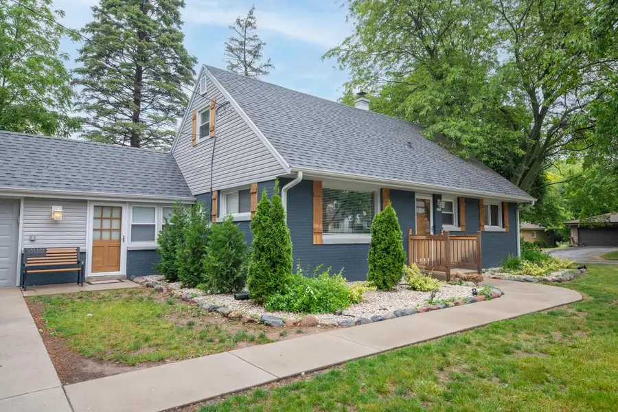 9504 W Hope AVENUE, Wauwatosa, WI 53222 - #3