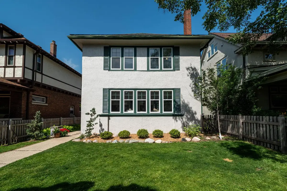 3033 N Murray AVENUE, Milwaukee, WI 53211 - #1