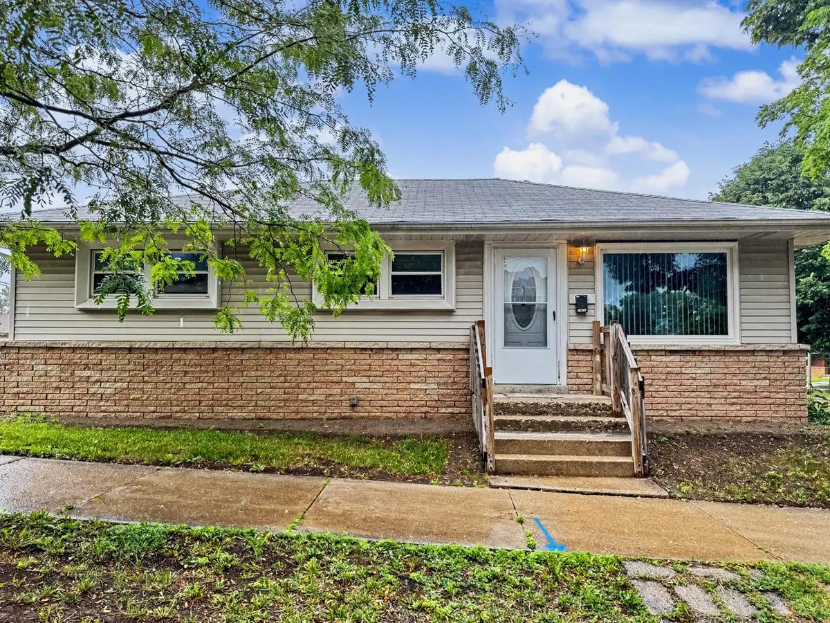 7400 W Melvina STREET, Milwaukee, WI 53216 - #1