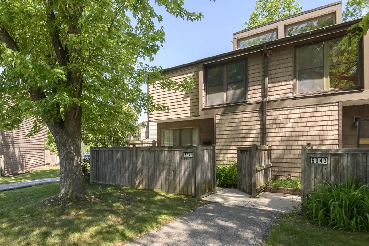 6941 W Glenbrook ROAD #3, Milwaukee, WI 53223 - #1