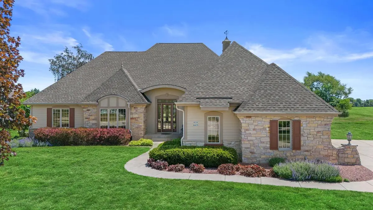 W358N6658 Spring Hollow CIRCLE, Oconomowoc, WI 53066 - #1