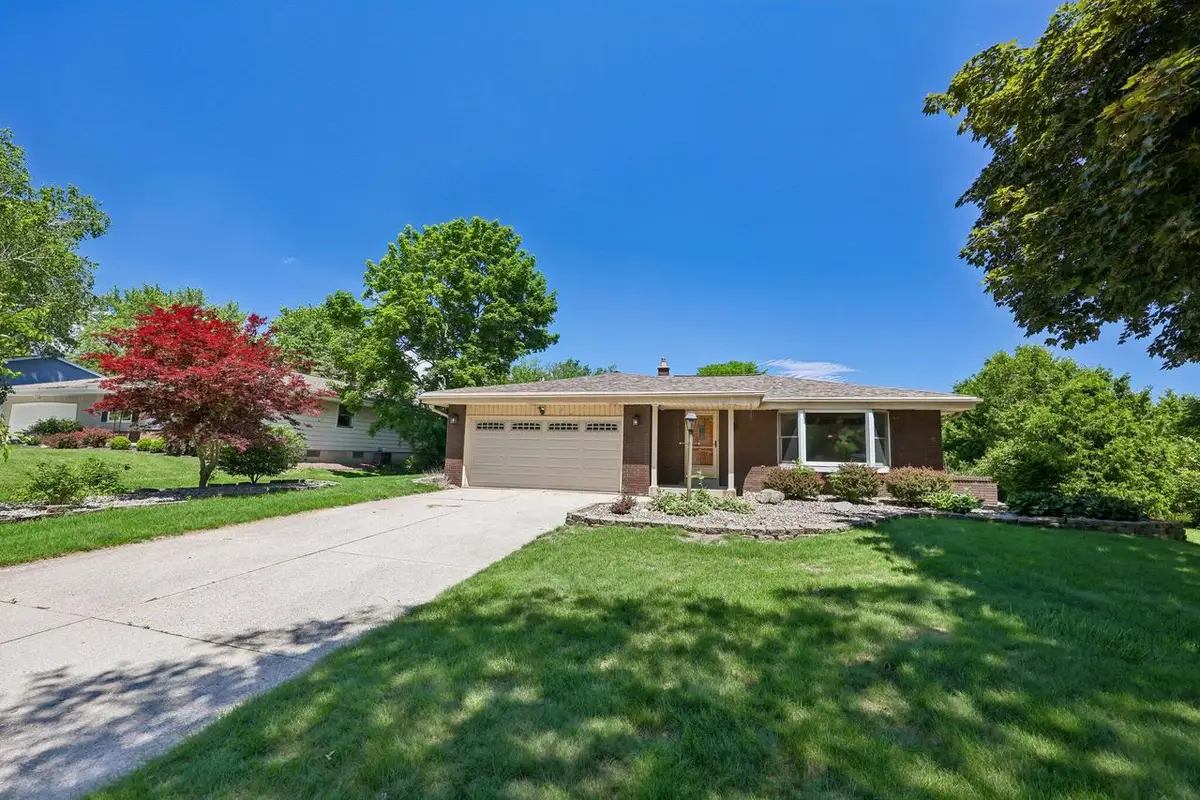7557 Chapel Hill COURT N, Franklin, WI 53132 - #1