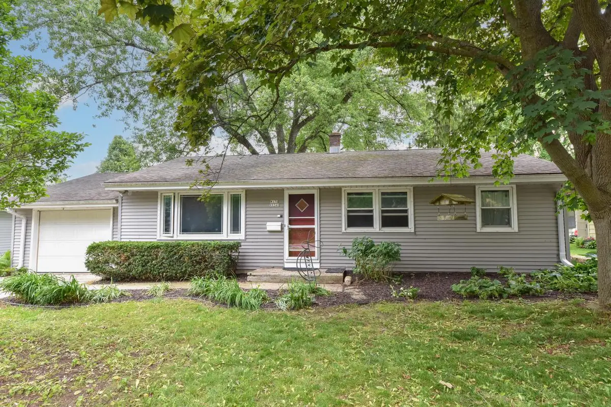 W170N9340 Woodlawn DRIVE, Menomonee Falls, WI 53051 - #1