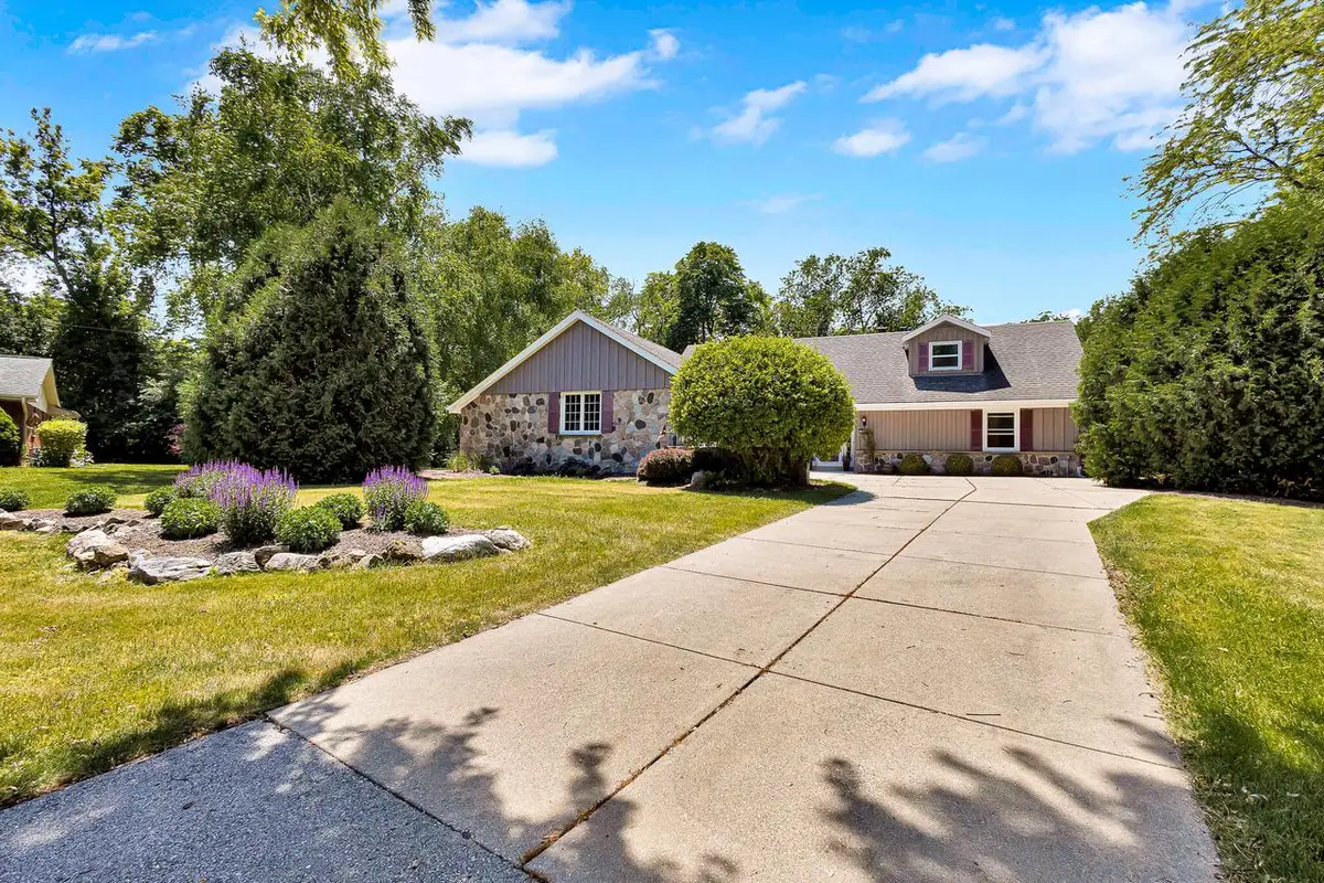 2311 W Kenboern DRIVE, Glendale, WI 53209 - #1