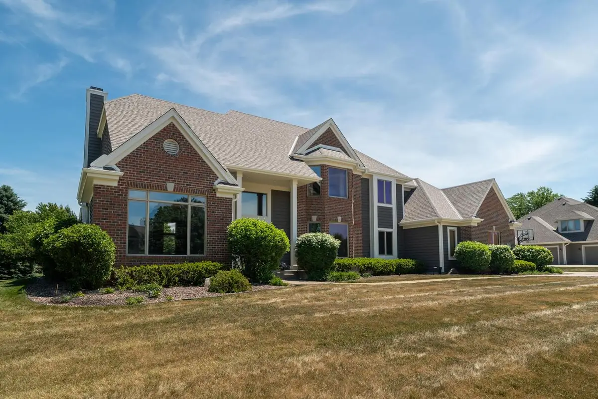 W289N3752 Huntsman COURT, Pewaukee, WI 53072 - #1